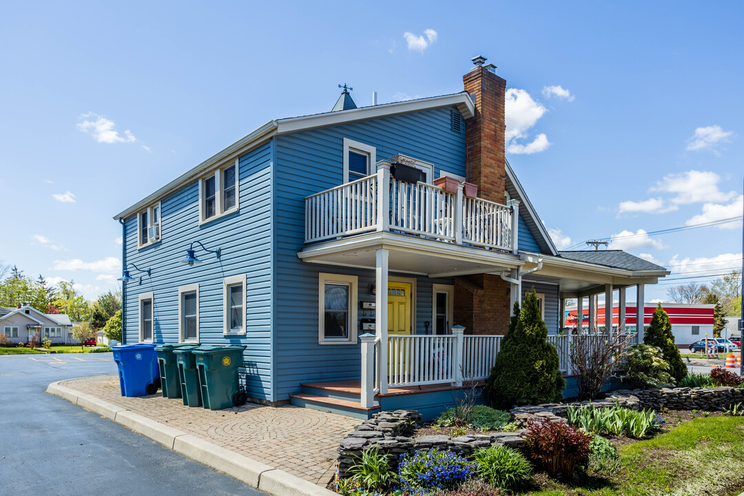 1698-1720 Mount Hope Ave in Rochester, NY - Building Photo