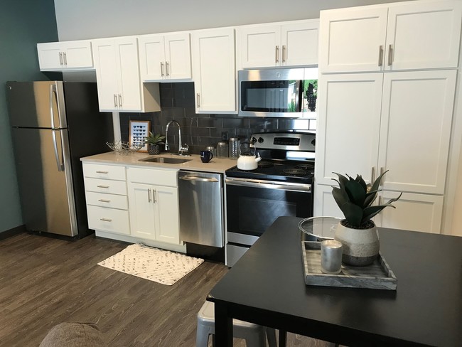 University Village in Des Moines, IA - Building Photo - Building Photo