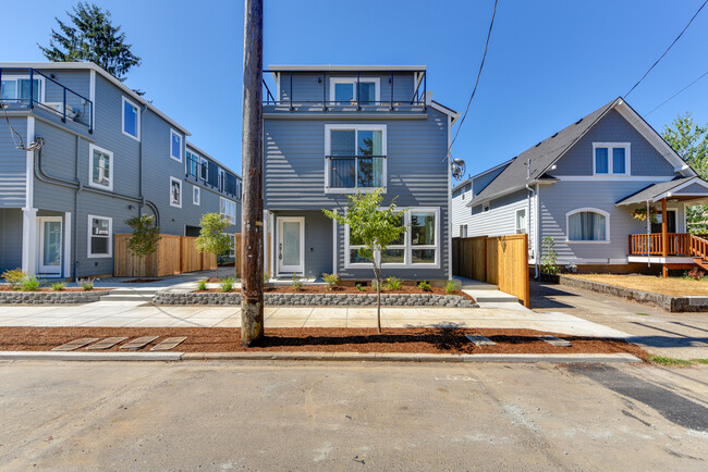 St. Johns Townhomes in Portland, OR - Building Photo - Building Photo