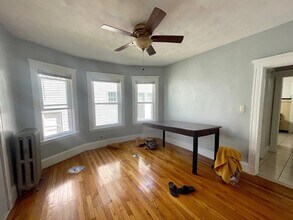 38 George St, Unit 1 in Medford, MA - Foto de edificio - Building Photo