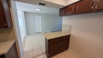 1234 NE 2nd St in Crystal River, FL - Building Photo - Building Photo