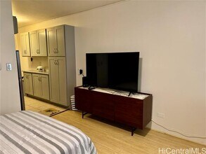 2442 Tusitala St in Honolulu, HI - Building Photo - Building Photo