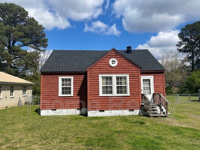 property at 2233 Oak Dr