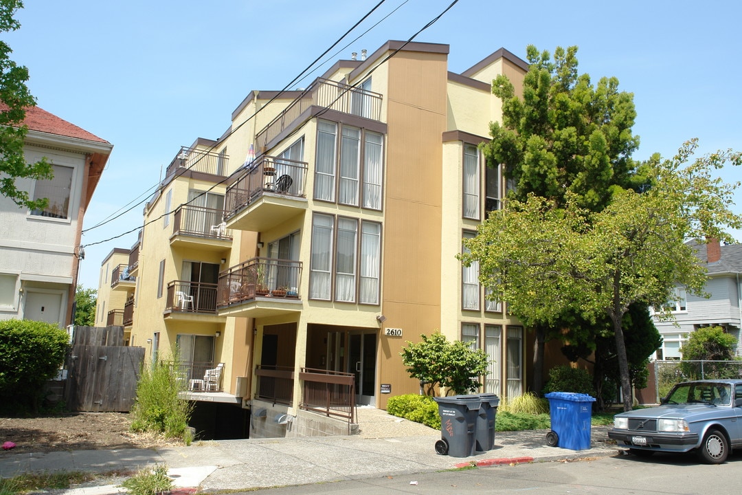 Hillegass Apartments in Berkeley, CA - Foto de edificio