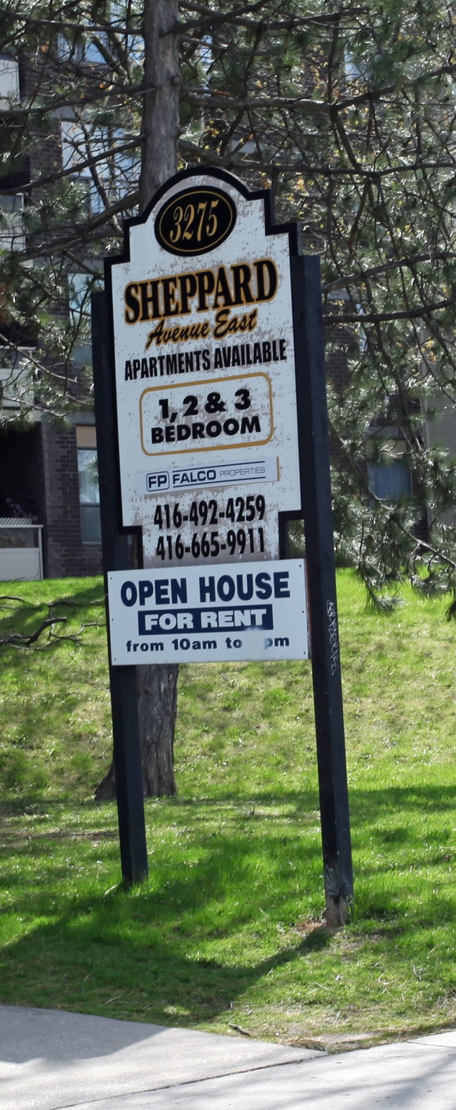 3275 Sheppard Ave E in Toronto, ON - Building Photo - Building Photo