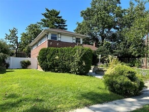 49 Audrey Rd in Westbury, NY - Building Photo - Building Photo