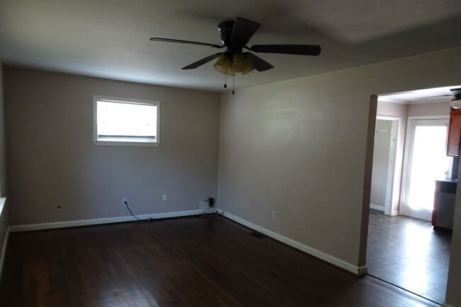 211 Winchester Dr in Hampton, VA - Building Photo - Building Photo