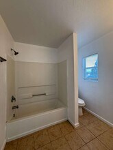 5331 Bakersfield St in San Antonio, TX - Foto de edificio - Building Photo