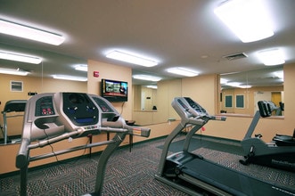 Covenant Village Senior Apartments in Germantown, MD - Foto de edificio - Building Photo