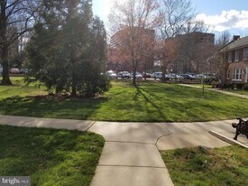 1735 N Troy St in Arlington, VA - Building Photo