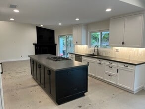 3276 Valarie Ave in Simi Valley, CA - Building Photo - Building Photo
