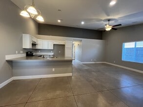 5326 Hillside136 in Wichita, KS - Building Photo - Building Photo