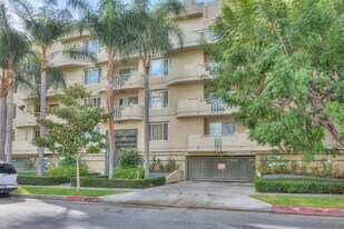 117 N Gale Dr, Unit 203 in Beverly Hills, CA - Building Photo