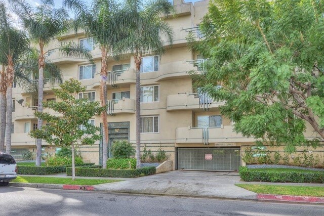 117 N Gale Dr, Unit 203 in Beverly Hills, CA - Building Photo