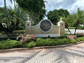 152 Coral Cay Dr in Palm Beach Gardens, FL - Building Photo - Building Photo