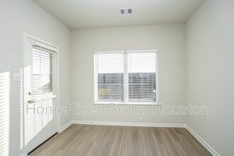 14205 Freeboard Dr in Santa Fe, TX - Building Photo - Building Photo