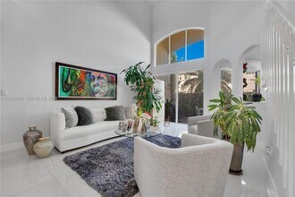 11261 NW 55th Ln in Doral, FL - Building Photo - Building Photo