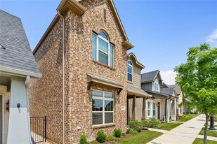 5613 Traveller Dr in North Richland Hills, TX - Foto de edificio - Building Photo