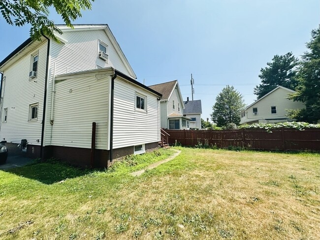 39 Richardson St, Unit 1 in Malden, MA - Building Photo - Building Photo