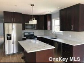 9 5th Ave in East Rockaway, NY - Building Photo - Building Photo