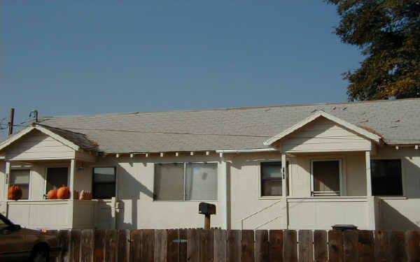 147-153 S Washington Ave in Manteca, CA - Building Photo