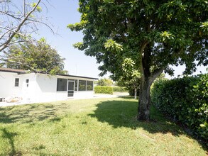 887 W Perry St in Lantana, FL - Building Photo - Building Photo