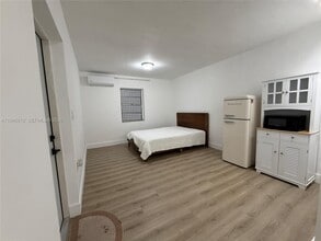 481 E 31st St in Hialeah, FL - Building Photo - Building Photo