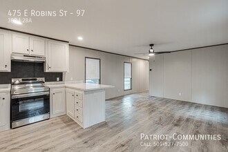 475 E Robins St in Conway, AR - Foto de edificio - Building Photo