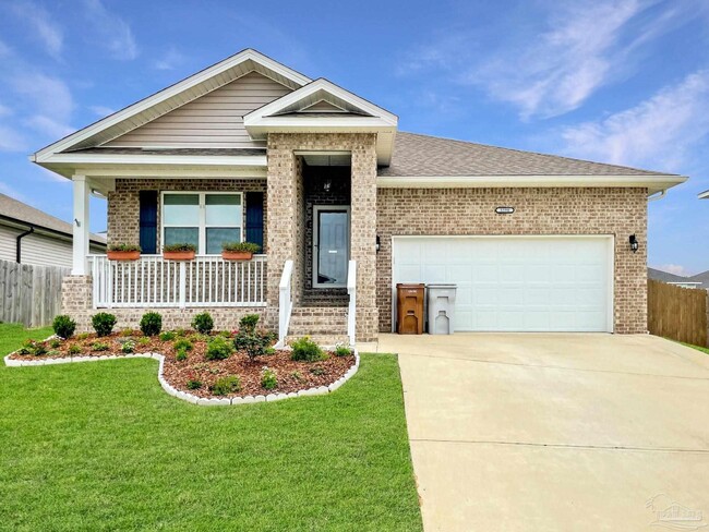 5590 Guinevere Ln in Milton, FL - Foto de edificio - Building Photo
