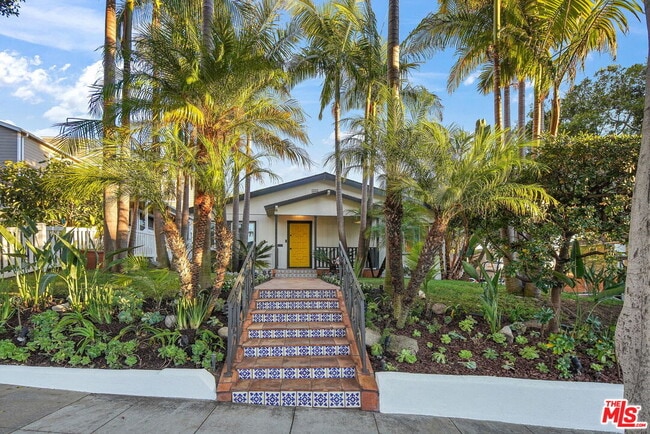 1102 Maple St in Santa Monica, CA - Building Photo - Building Photo