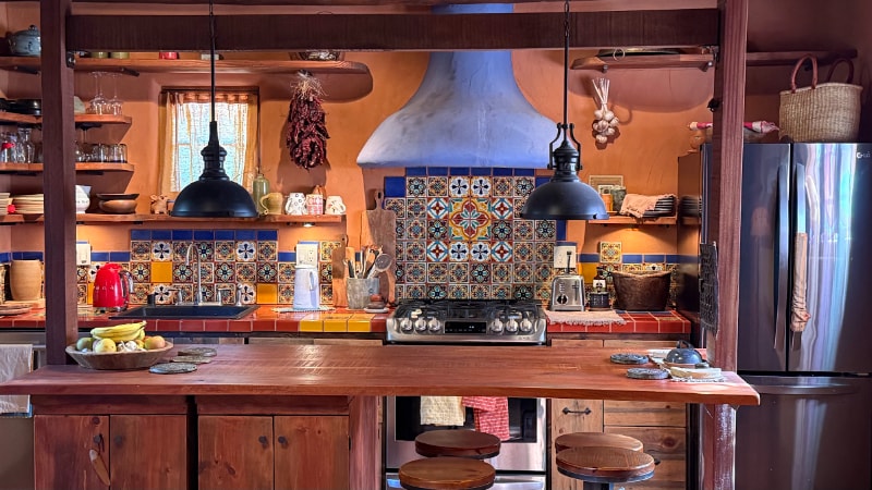 824 Canyon Rd in Santa Fe, NM - Building Photo