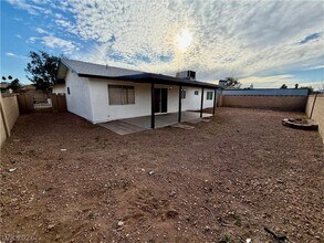 525 Close Ave in Henderson, NV - Building Photo - Building Photo