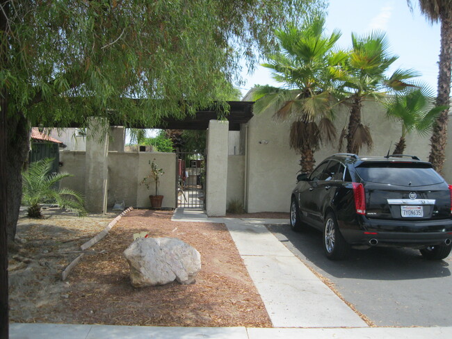 520 S Highland Dr in Palm Springs, CA - Building Photo - Building Photo