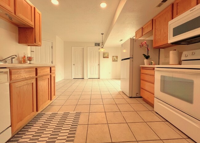 352 E Newsome Park Ln in South Salt Lake, UT - Building Photo - Building Photo