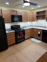 23 Country Club Dr in Manchester, NH - Foto de edificio - Building Photo