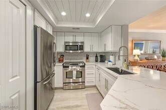 9103 Vanderbilt Dr in Naples, FL - Building Photo - Building Photo