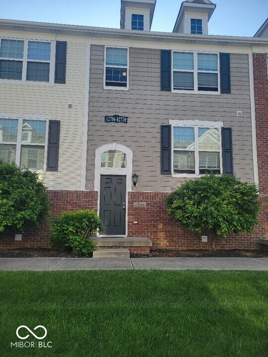 12718 Hannah Hill Rd in Fishers, IN - Building Photo