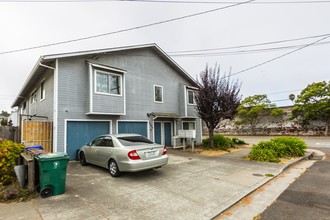 5526 Alameda Ave in Richmond, CA - Building Photo - Building Photo