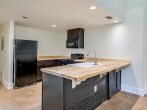 110 S Main St in Elgin, TX - Building Photo - Building Photo