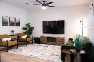 2505 Thornton Rd in Austin, TX - Building Photo