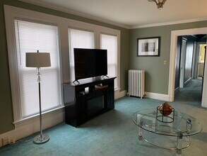 39 Ohio St, Unit Fully furnished 2 bedroom in Bangor, ME - Building Photo - Building Photo