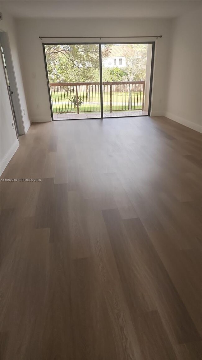 10227 NW 9th St Cir in Miami, FL - Building Photo - Building Photo