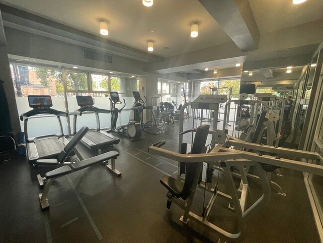 101 W Market St in San Diego, CA - Building Photo - Building Photo