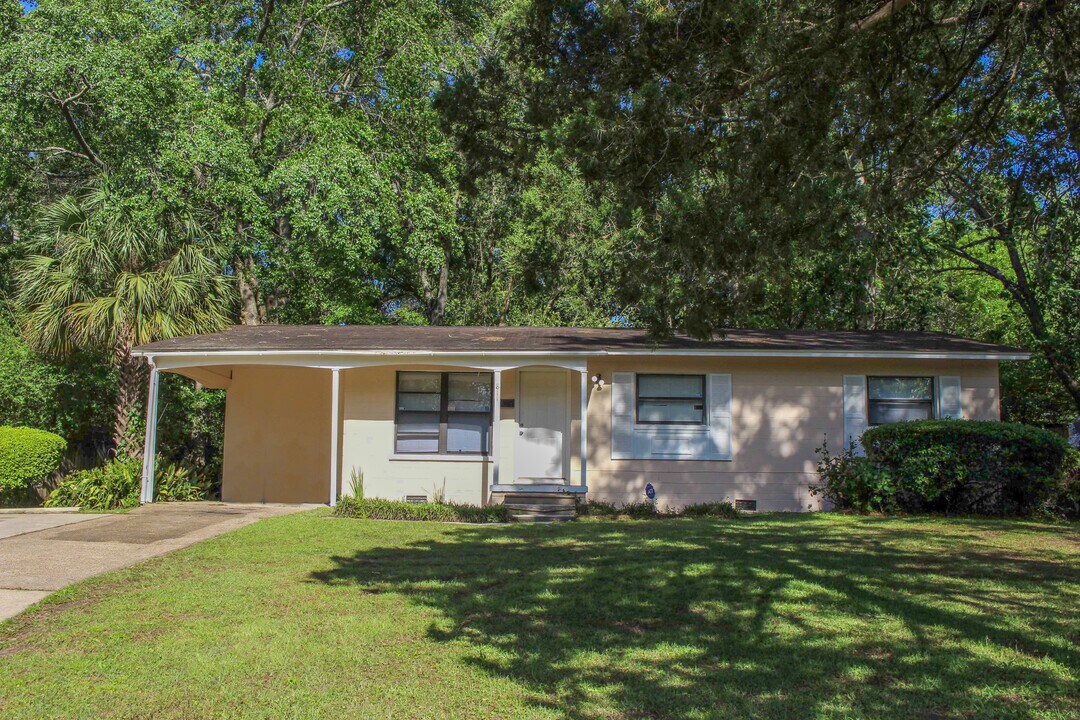 811 S Lipona Rd in Tallahassee, FL - Building Photo