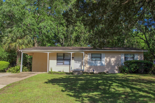 property at 811 S Lipona Rd