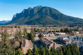 Mount Si in North Bend, WA - Foto de edificio - Building Photo