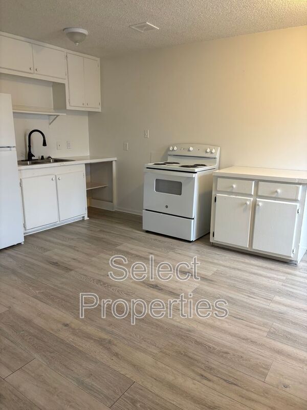 2102 Clark St in Jonesboro, AR - Building Photo - Building Photo