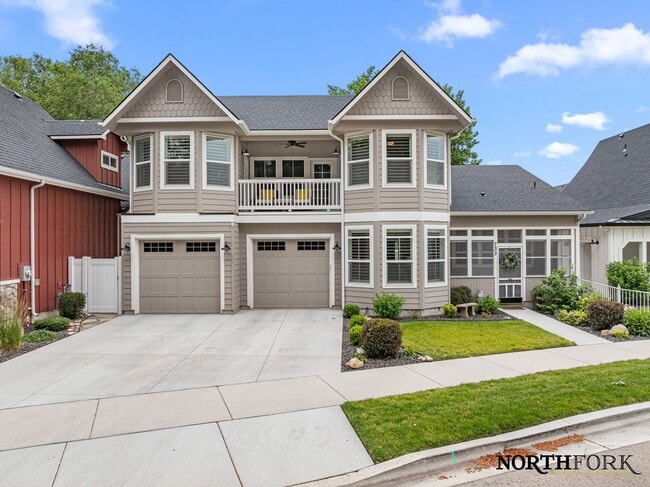 property at 733 W Cowman St