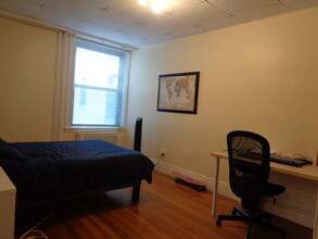 37 Carlton St, Unit 5 in Brookline, MA - Building Photo - Building Photo