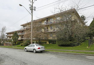 1025 St Andrews St in New Westminster, BC - Building Photo - Building Photo